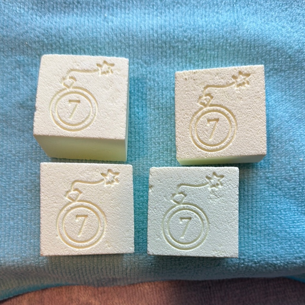 Set of 4 Cream Bath Bombs